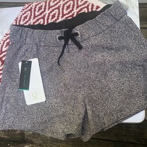 Lululemon Relaxed On The Fly short
